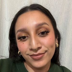 Meet your Posher, Desiree